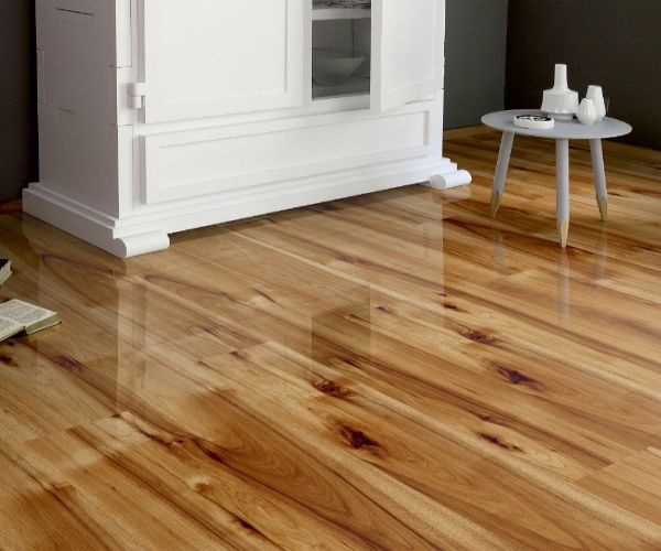 Lucent Golden Hickory Glow High Gloss 8mm.